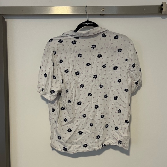 Vans Driver Short Sleeve Button Front Shirt White Abstract
Daisy Size XL - Picture 3 of 3